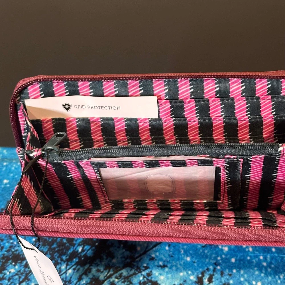 Vera Bradley Wristlet Wallet NWT